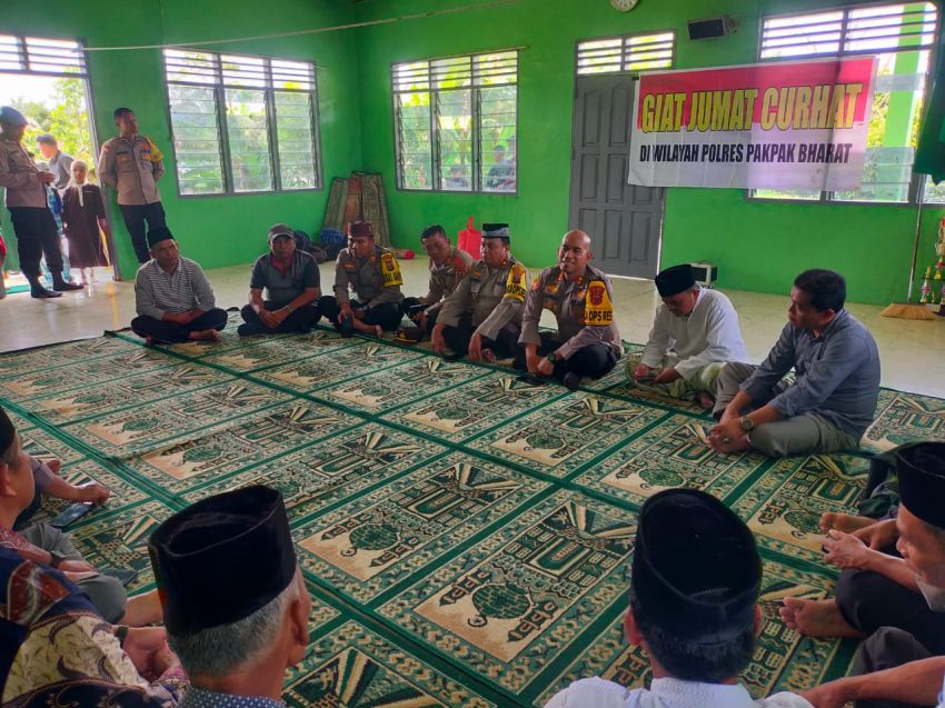 Jumat Curhat Kepada Jamaah Masjid An Nur, Kapolres Pakpak Bharat AKBP Oloan Siahaan Ajak Masyarakat Ciptakan Pilkada Damai