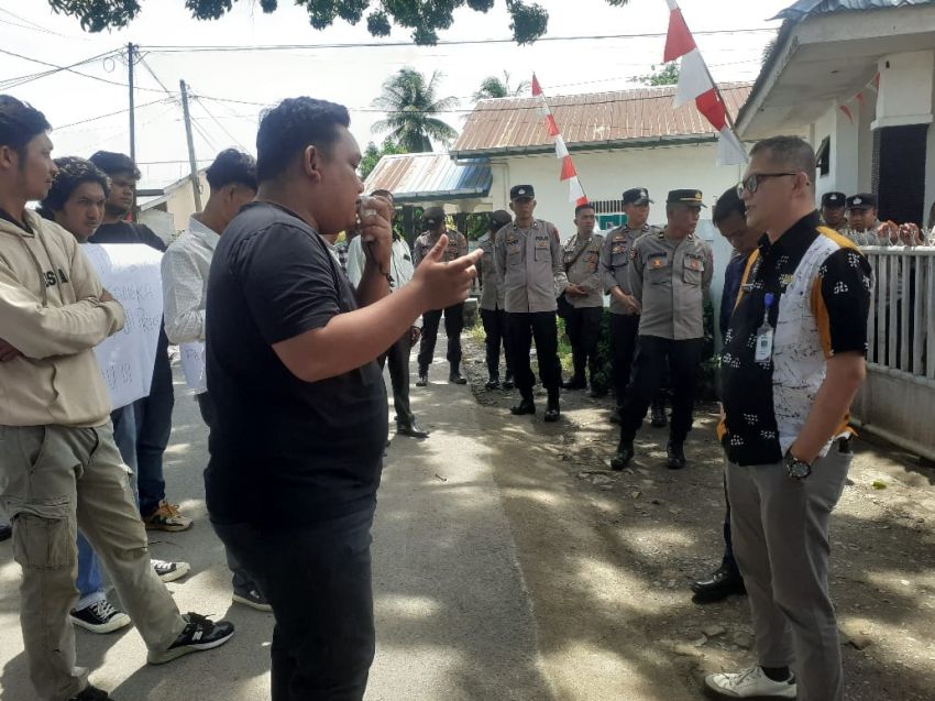 Demo KPU Batu Bara, Gapsu Pertanyakan Norma Hukum Penerimaan Pendaftaran Zahir Sebagai Cabup