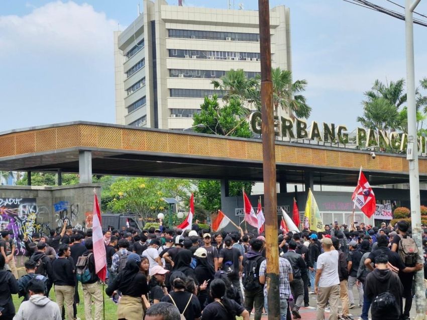 Unjuk Rasa Tolak Revisi Undang - Undang Pilkada,  UU Pilkada Tetap Putusan MK