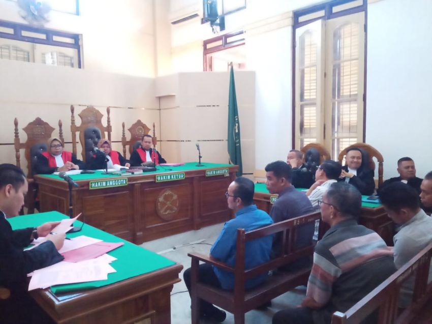 Terima Suap Rp 2 M, Adik Eks Bupati Batu Bara dan 4 Rekannya Diadili