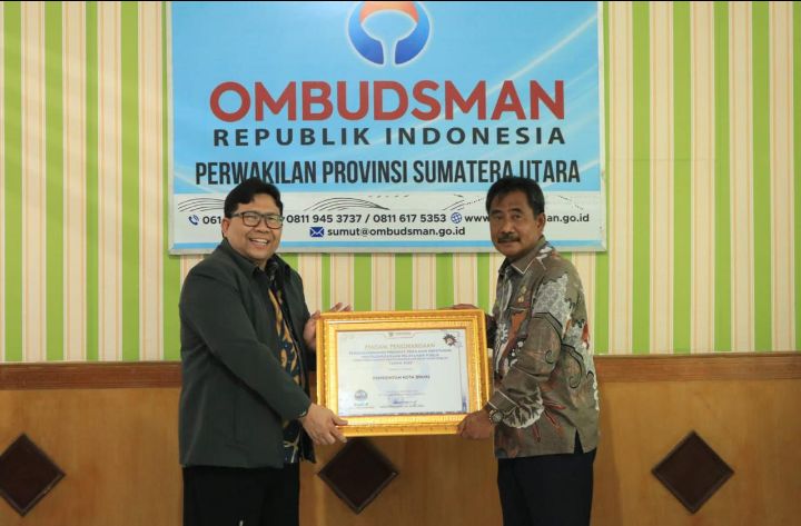 Wali Kota Binjai Terima Sertifikat Penyelenggara Pelayanan Publik Kualitas Tertinggi