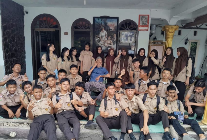 Sambut Hari Kemerdekaan RI ke-79, Siswa SMK Dharma Pancasila Kunjungi Museum Perjuangan Pers