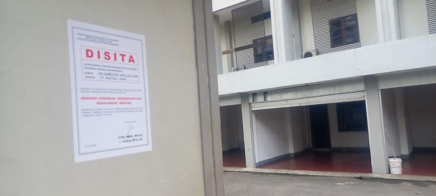 Dirjen Pajak Tempel Stiker Bertuliskan Disita di Dinding Hotel Pardede