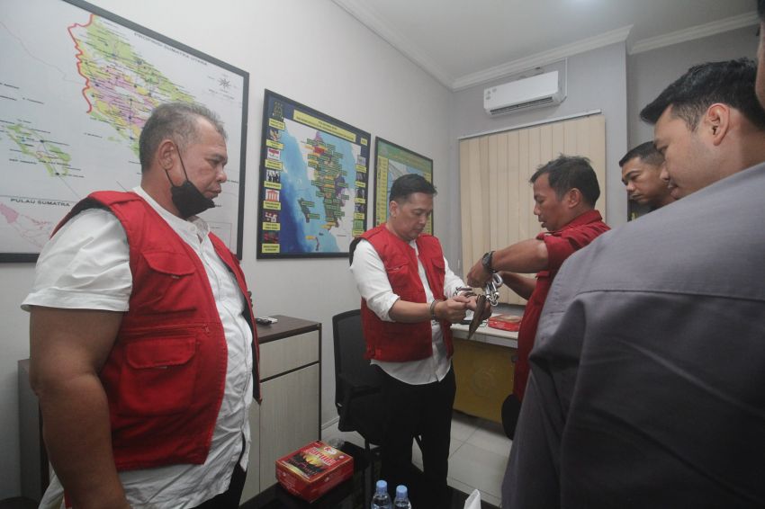 Korupsi Dana Covid-19 Rp 24 M, Sekretaris Dinas Kesehatan Sumut dan PPK Ditahan Jaksa