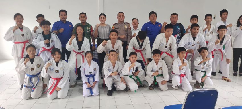 Kapolsek Pancur Batu  Lepas Atlet Kejurnas Taekwondo Open Menpora Cup 2024