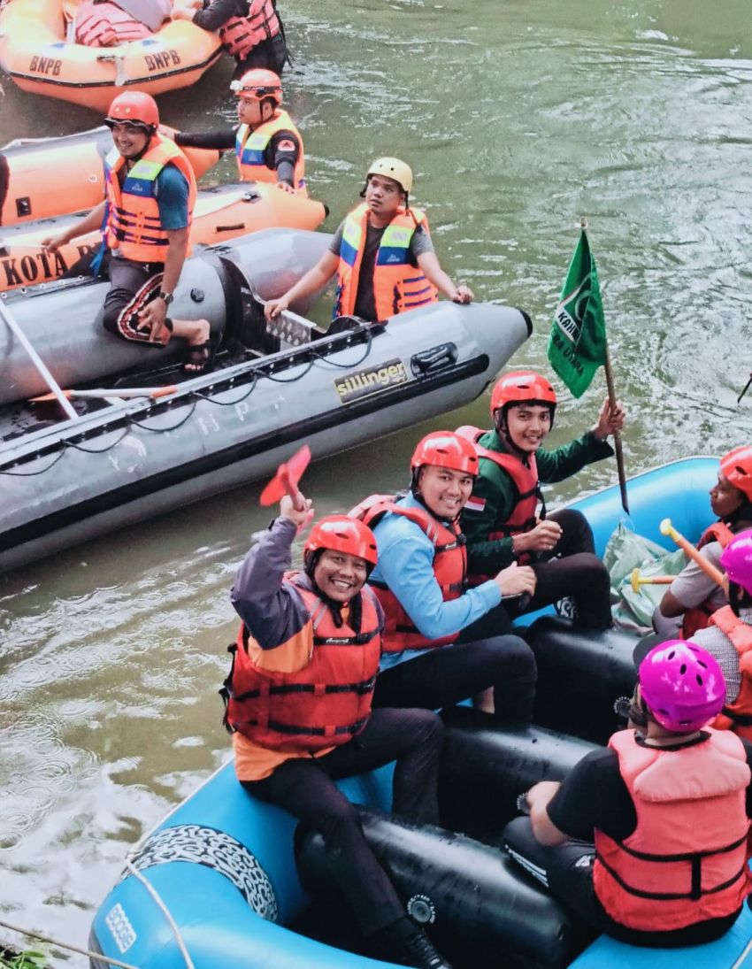 Sambut HUT RI, KAHMI dan Forhati Sumut Susur Sungai dan Peduli Lingkungan di Binjai Selatan