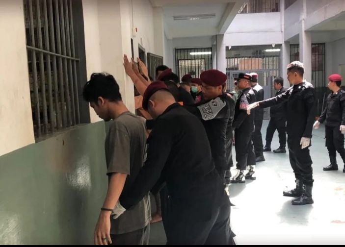 Lapas Kelas IIA Pancur Batu Razia Blok Hunian Sekaligus Tes Urine Petugas dan WBP
