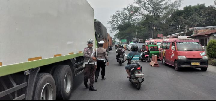 Polantas Pancur Batu Razia Truk Lebih Dari Dua Sumbu