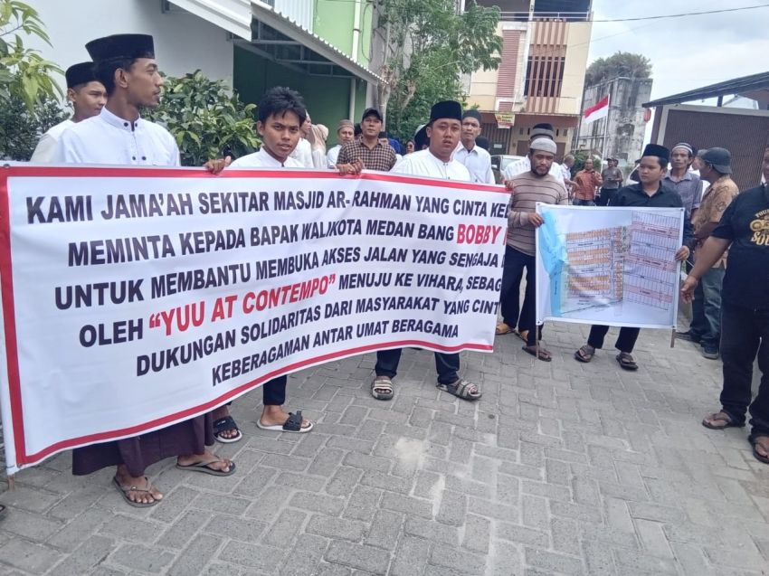 Puluhan Jamaah BKM Ar Rahman Demo Desak Bongkar Taman Ilegal Yuu At Contempo