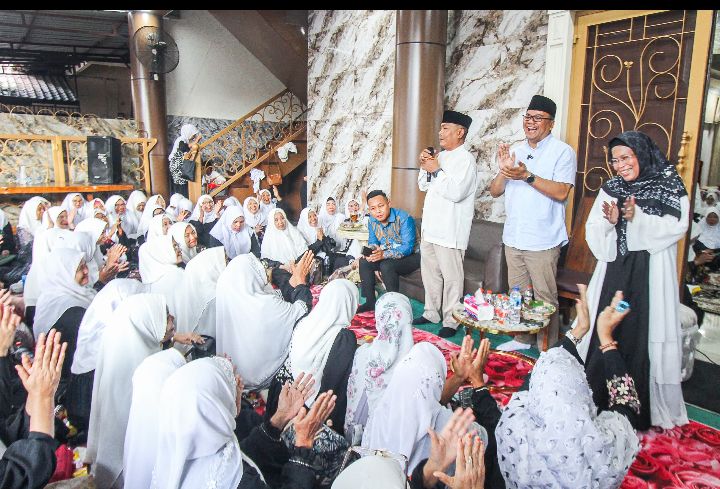 Majelis Taklim Halimah Dukung Pasangan Asri Ludin Tambunan dan Lomlom Suwondo Menjadi Bupati dan Wakil Bupati Deli Serdang.