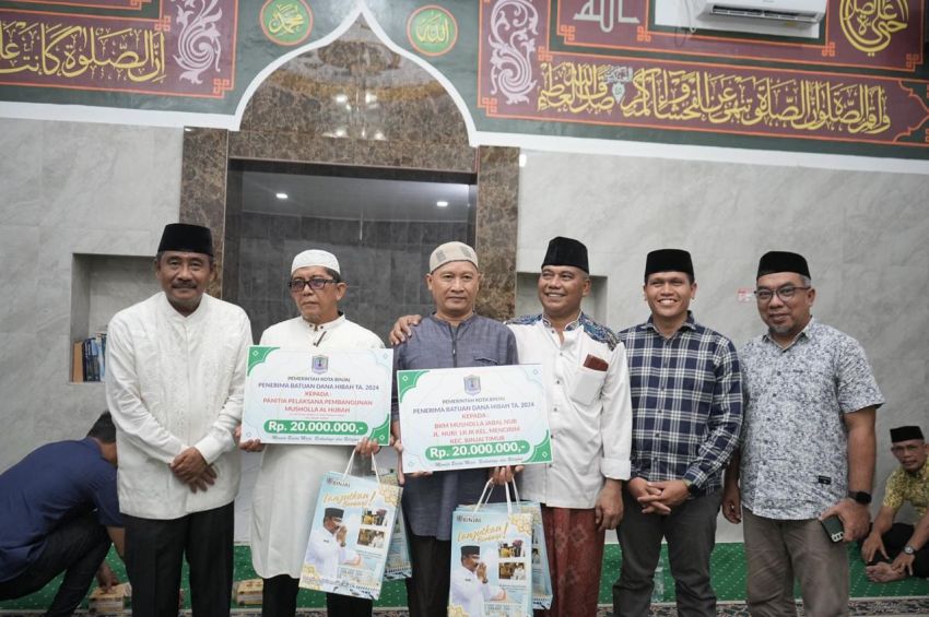 Serahkan Bantuan Dana Hibah, Wali Kota Binjai Ajak Makmurkan Masjid