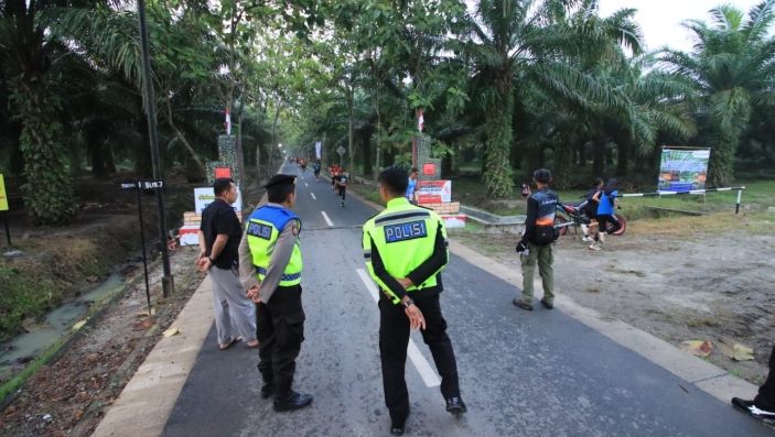 Polres Sergai Dukung dan Amankan kegiatan Oil Palm Marathon 2024, Personel Turut Sebagai Peserta Lomba Lari