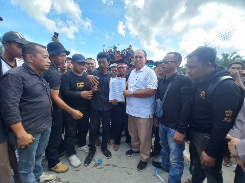 Wakil Bupati Asahan Datangi Ratusan Pengunjuk Rasa Jalan Rusak Gedangan