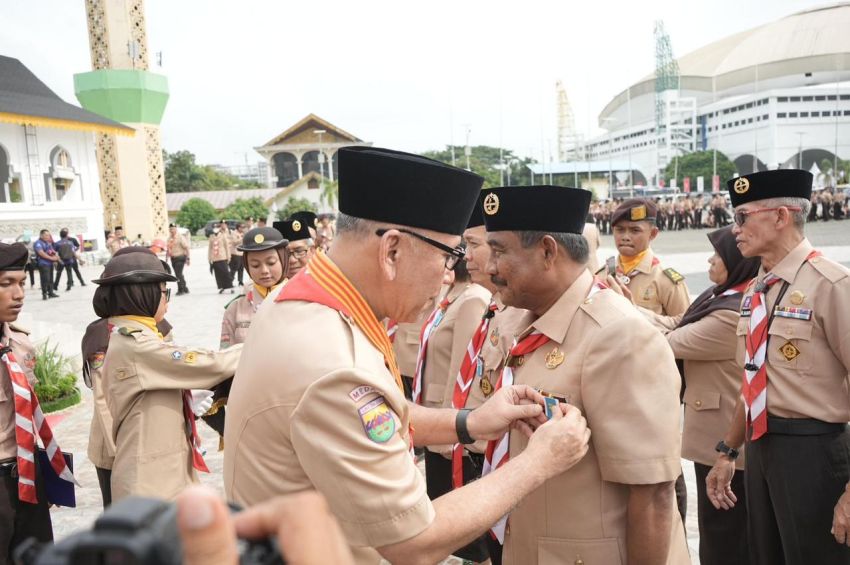 Hari Pramuka Ke-63, Wali Kota Binjai Terima Lencana Pancawarsa V