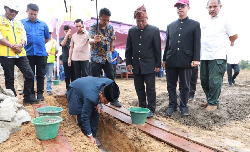 Peletakan Pembangunan Stadion Mini Raya