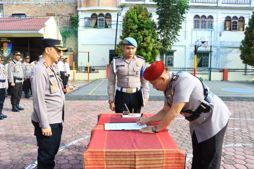 Kapolres Samosir AKBP Yogie Hardiman Lantik Kasat Reskrim IPTU Edward Sidauruk