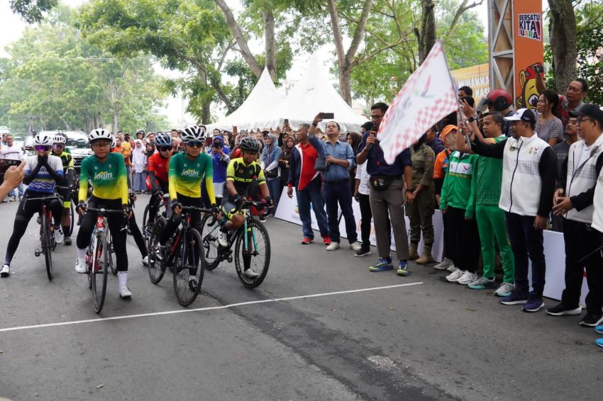 Pj Wali Kota Tebing Tinggi Lepas Atlit PON Cabor Sepeda Individual Road Race