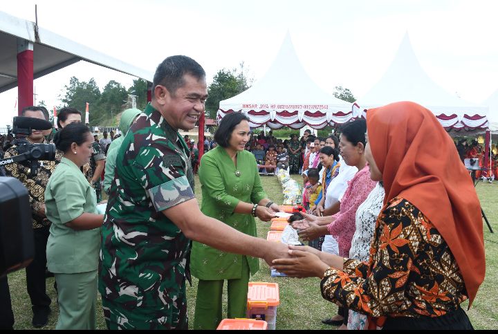 Pangdam I/BB Dampingi Kasad Resmikan 50 Titik Air dan Peninjauan Operasional Perahu Ponton di Danau Toba