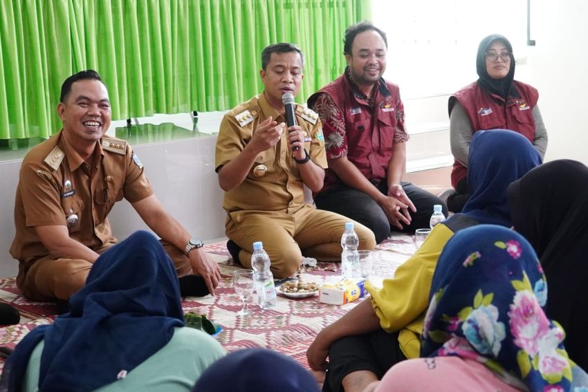 Pj Wali Kota Tebing Tinggi Temu Ramah Dengan Warga Penerima Bantuan