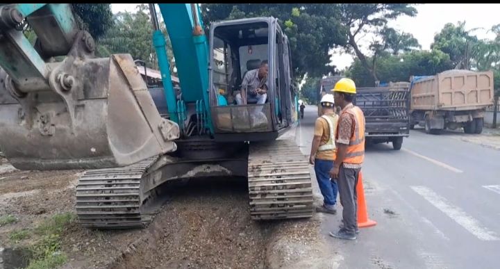 Pelaksana PT ASP Jual Tanah Galian Sirtu Jalinsum Sei Suka,Menuai Protes Warga