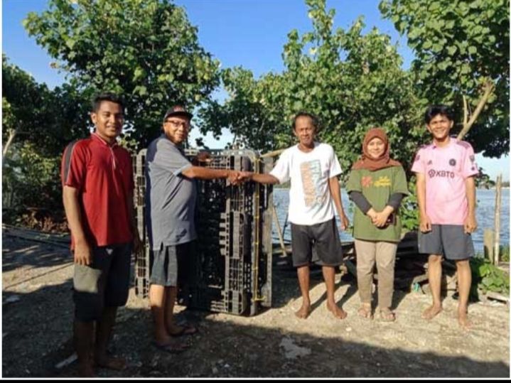 Tim PKM LPPM Unimed Dirikan & Berikan Rumah Ikan pada Masyarakat Sekitar Danau Siombak