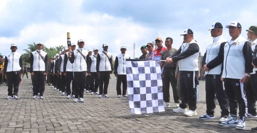 Simalungun Lepas Pasukan Kirab Pembawa Api PON XXI Aceh-Sumut Tahun