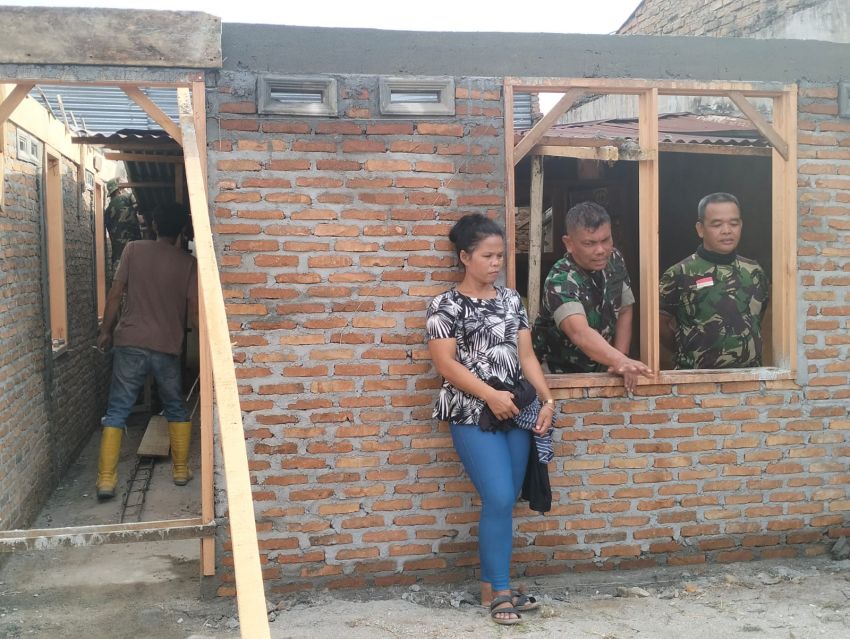 Satgas TMMD 'Percantik' Rumah Ibu Pencari Botot