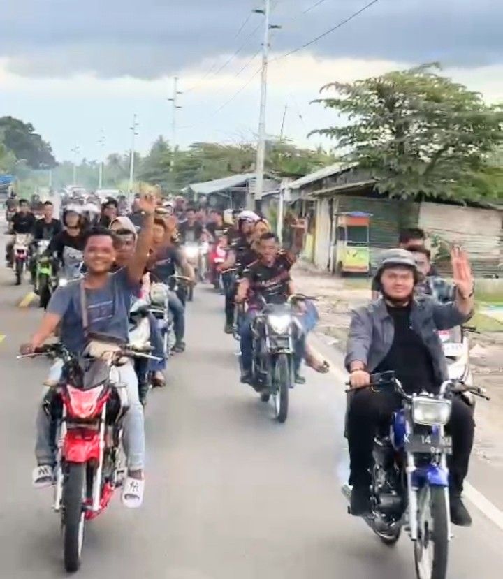 Cawabup Aslam Berkeliling Sembari Sapa Warga Bersama Komunitas Sepeda Motor