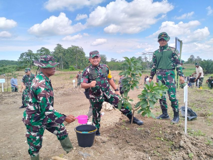 Lestarikan Lingkungan, Wadan Pusterad & Kasdam I/BB Tanam Pohon Di Lokasi TMMD ke-122