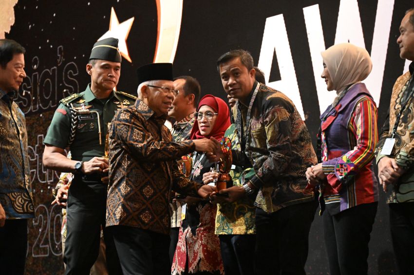 Pj Wako Tebing Tinggi Terima Penghargaan Indonesia SDGs Action Award 2024