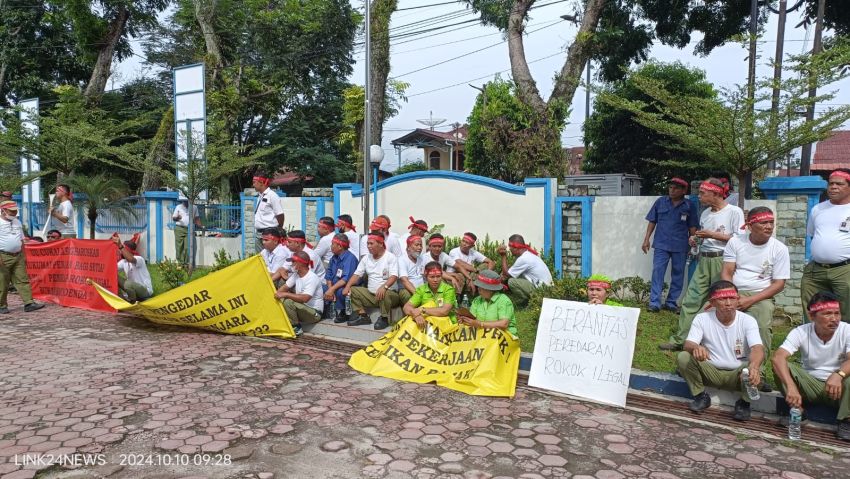 Ratusan Pekerja PT STTC Tuntut Bea Cukai P.Siantar Berantas Peredaran Rokok Ilegal