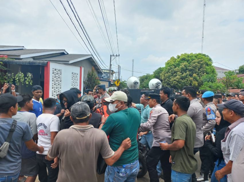 Ratusan Warga Desa Buntu Pane Gagalkan Pengunjukrasa