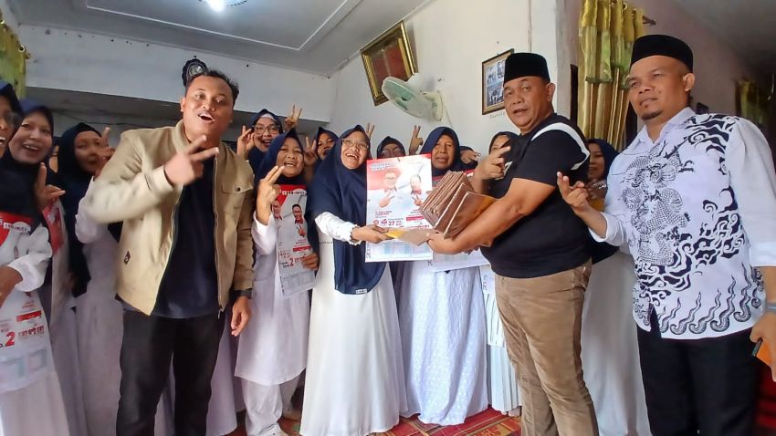 M.Dahnil Ginting Beri Bantuan, Ibu Pengajian Siap Menangkan Cabup Asriludin-Lom lom