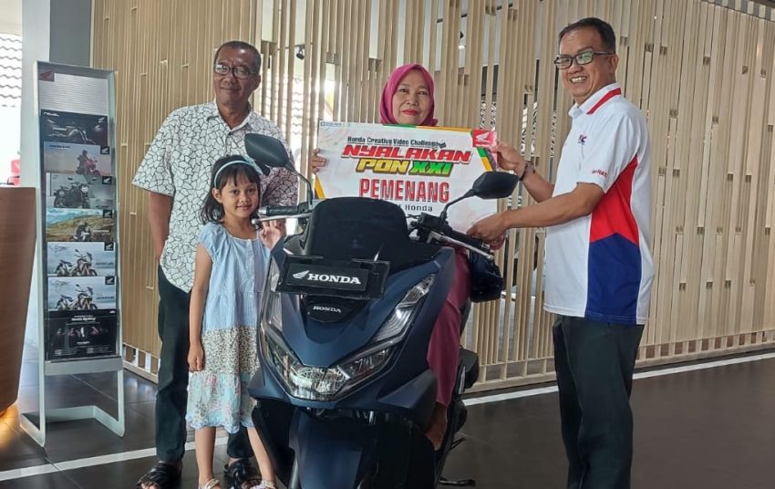 Jadi Pemenang Lomba Video, Sri Rezeki Fitri Bawa Pulang Honda PCX 160