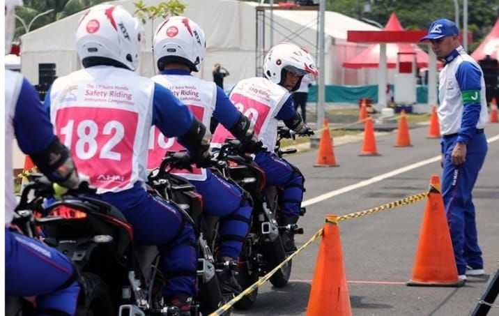 Penting, Lihat Belakang Sebelum Ngegas Untuk Cari Aman