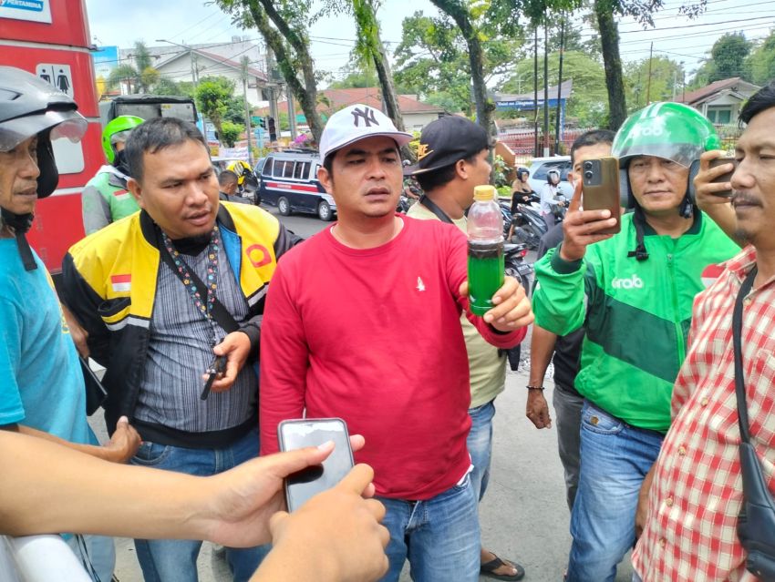 Protes Minyak Campur Air, Massa Datangi SPBU 14.212.207 Jln Sangnawaluh Siantar