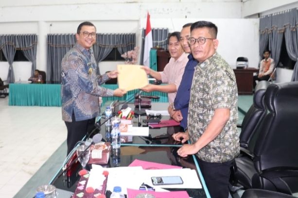 Pjs Bupati Toba Sampaikan Nota Jawaban APBD 2025, Fokus Peningkatan PAD dan Pengembangan UMKM