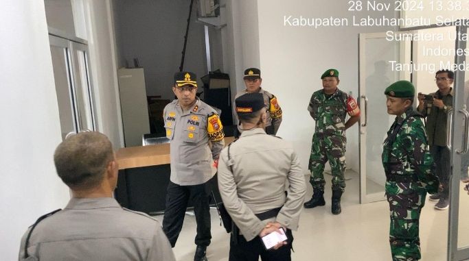 Kapolres Labusel Pastikan Surat Suara Aman di PPK