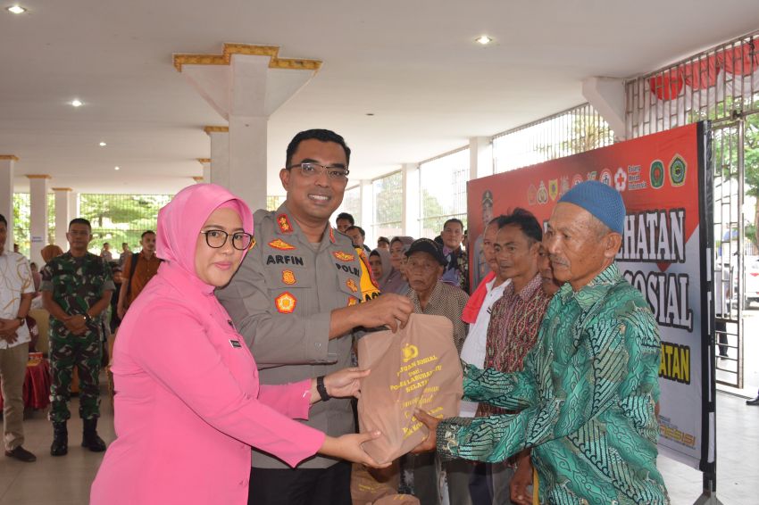 Cooling System Polres Labusel Gelar Bakti Kesehatan dan Bansos