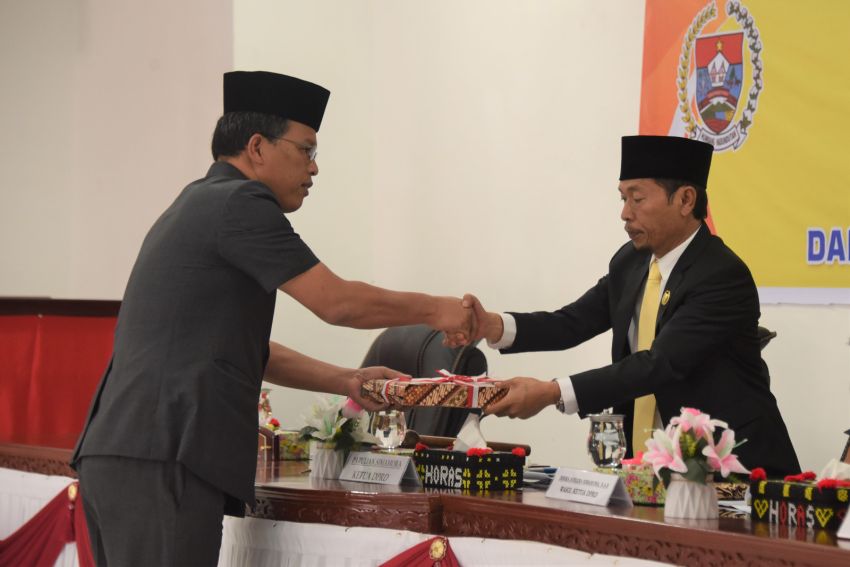 Bupati Humbahas Sampaikan Nota Pengantar R-APBD 2025