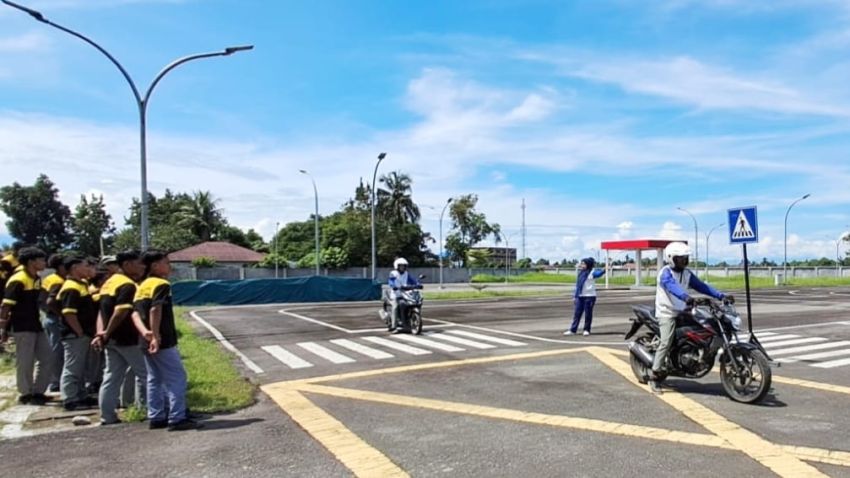 Belajar Prediksi Bahaya, Pelajar SMK Nila Harapan Semangat Cari Aman di Jalan