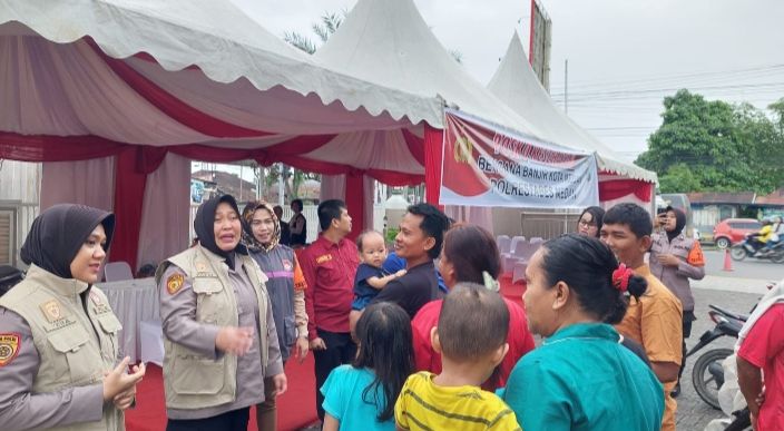 Tim Konselor Polri Lakukan Konseling Kepada Korban Banjir di Masjid Abidin