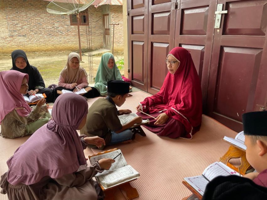 Sosok Rahmayani, Guru MIN 3 Asahan Sang Pemberantas Buta Al-Quran di Desa Pulau Rakyat