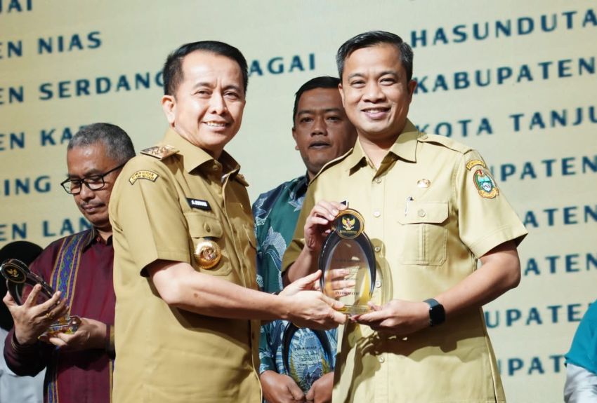 Pemko Tebing Tinggi Terima Penghargaan Komisi Informasi Award 2024