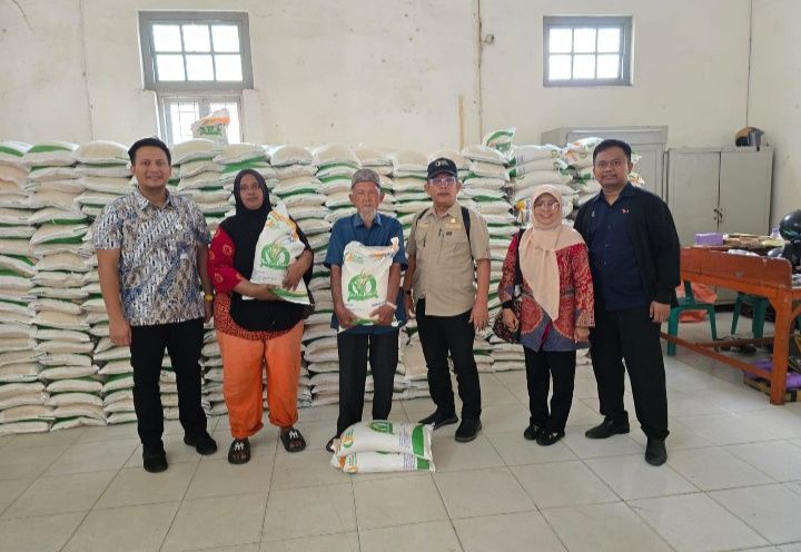 Bulog Sumut Gelontorkan Bantuan Pangan Beras Kepada Penerima Bantuan Pangan