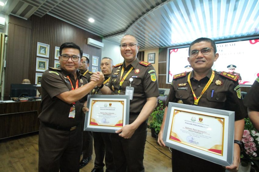 Kejari Labuhan Batu Raih Penghargaan Nasional dari KPK Award 2024 dan Terbaik I Bidang Pidsus dan Bidang Intelijen se-Sumut 2024.