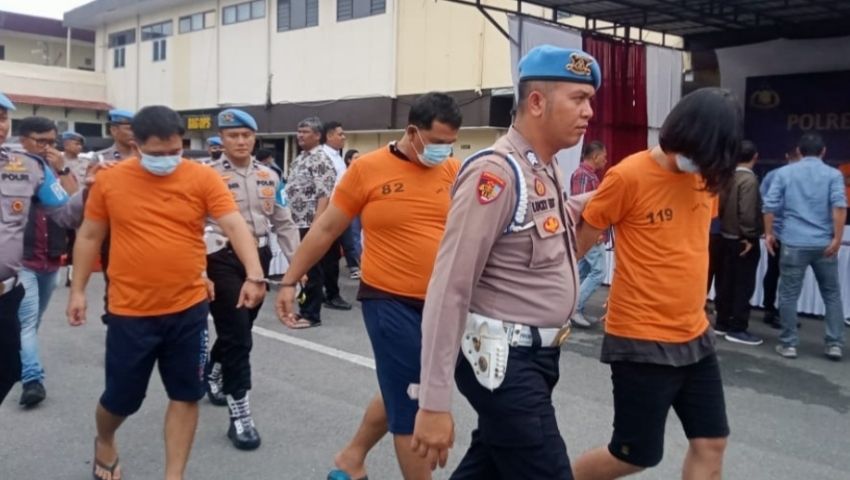 Polrestabes Medan Bongkar Sindikat Gelap Narkoba, 3 Pria Digari, Barbut 8 Kg Sabu