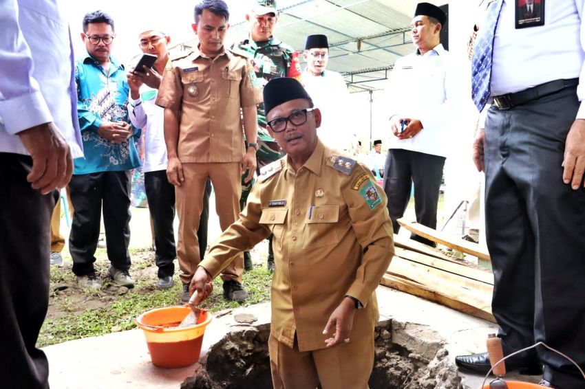 Wabup Simalungun Letakan Batu Pertama Pembangunan Masjid Al Barokah Iklas Beramal