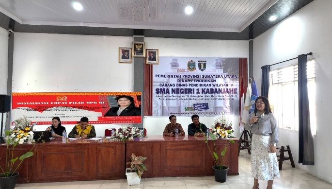 Sosialisasi Empat Pilar Kebangsaan di SMAN 1 Kabanjahe, Anggota DPD RI Dr Badikenita Sitepu SE SH.M.SI:  Satukan Pemahaman  Menuju Indonesia Emas