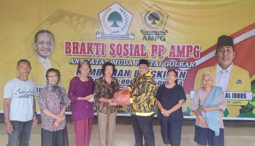 Ketum Golkar Bahlil Lahadalia Berikan Bantuan 1000 Paket Sembako di Perumnas Mandala